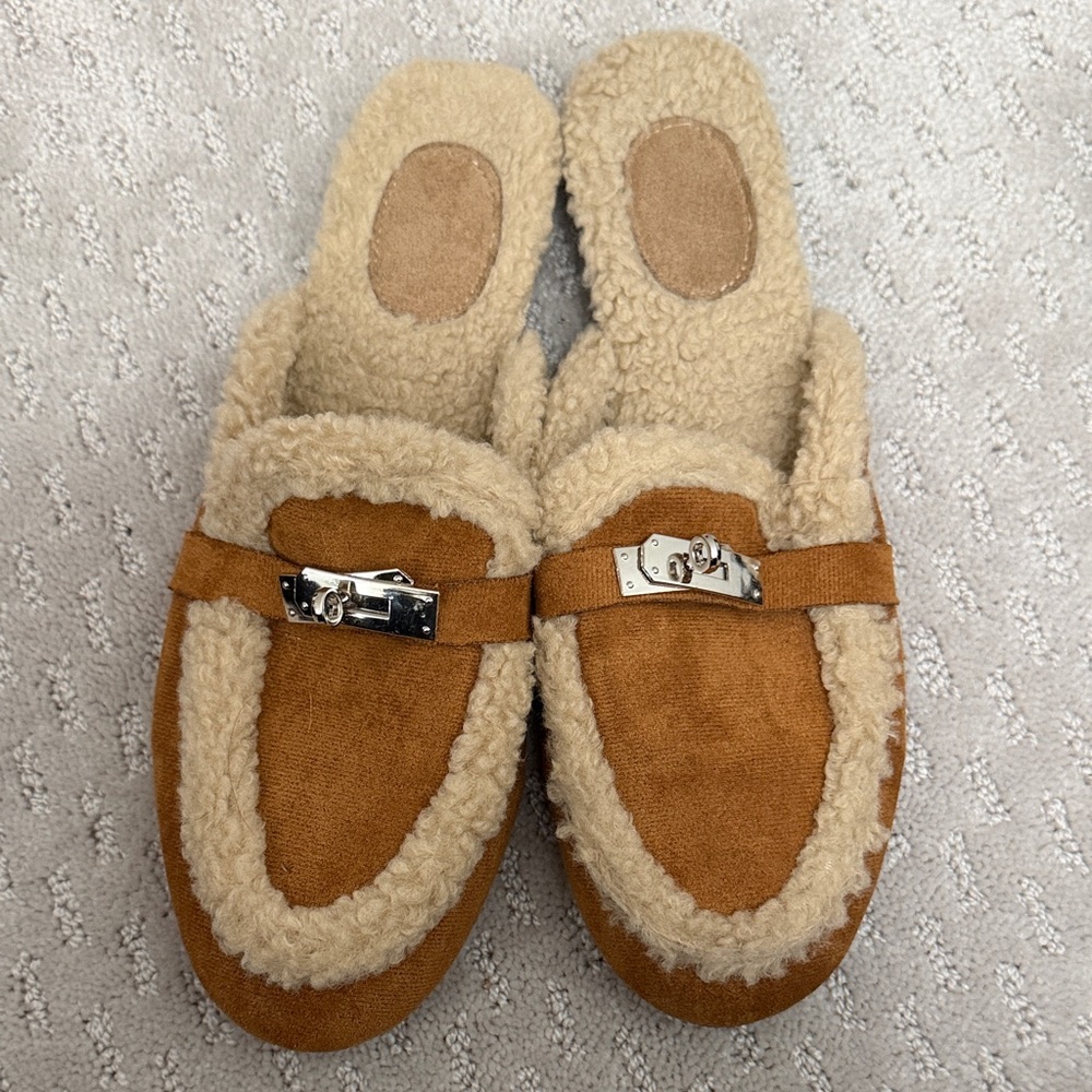 Cozy Tan Shearling Women's Slippers